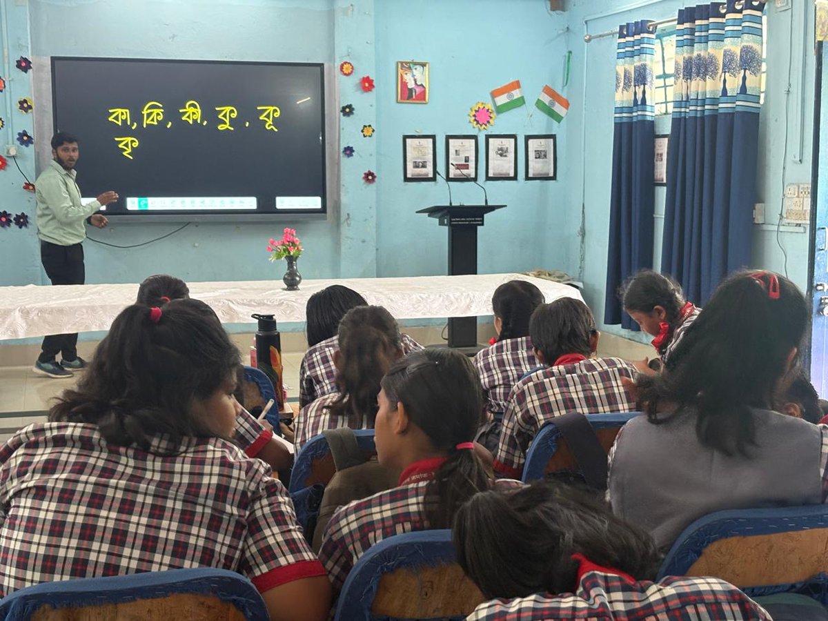 KV1KKD's tweet photo. Students explored the beauty of India’s linguistic diversity at the Bharatiya Bhasha Summer Camp through Malayalam, Urdu &amp; Bengali. From formal alphabets and everyday phrases to role plays and local cuisine learning, the camp celebrated language, culture &amp; unity in diversity. 🇮🇳 https://t.co/mb9gbKsv44