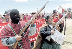 facuaguirre1917's tweet photo. Los cachorros de dinamita de los mineros y los Mauser de los Ponchos Rojos, fueron las armas del pueblo boliviano en la revolución de 1952. Hoy vuelven a aparecer. Bolivia despierta el imaginario revolucionario para barrer a la ultraderecha. https://t.co/VJcNciHKMq