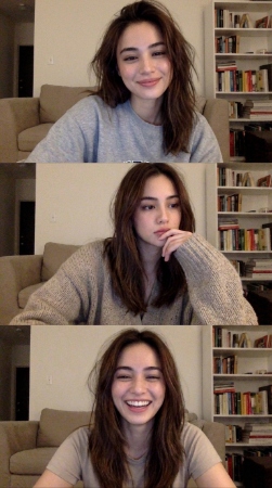 PTEdimakor's tweet photo. 💻✨ Selfies em 3 cortes estilo MacBook com IA estão em alta.O efeito “Photo Booth” virou tendência e pode ser criado com IA, mesmo sem MacBook. Com o #Edimakor você gera imagens realistas com prompts simples e transforma em vídeo.

#AIFotos #MacBook #Criatividade #IA https://t.co/T6bEDIKyTe