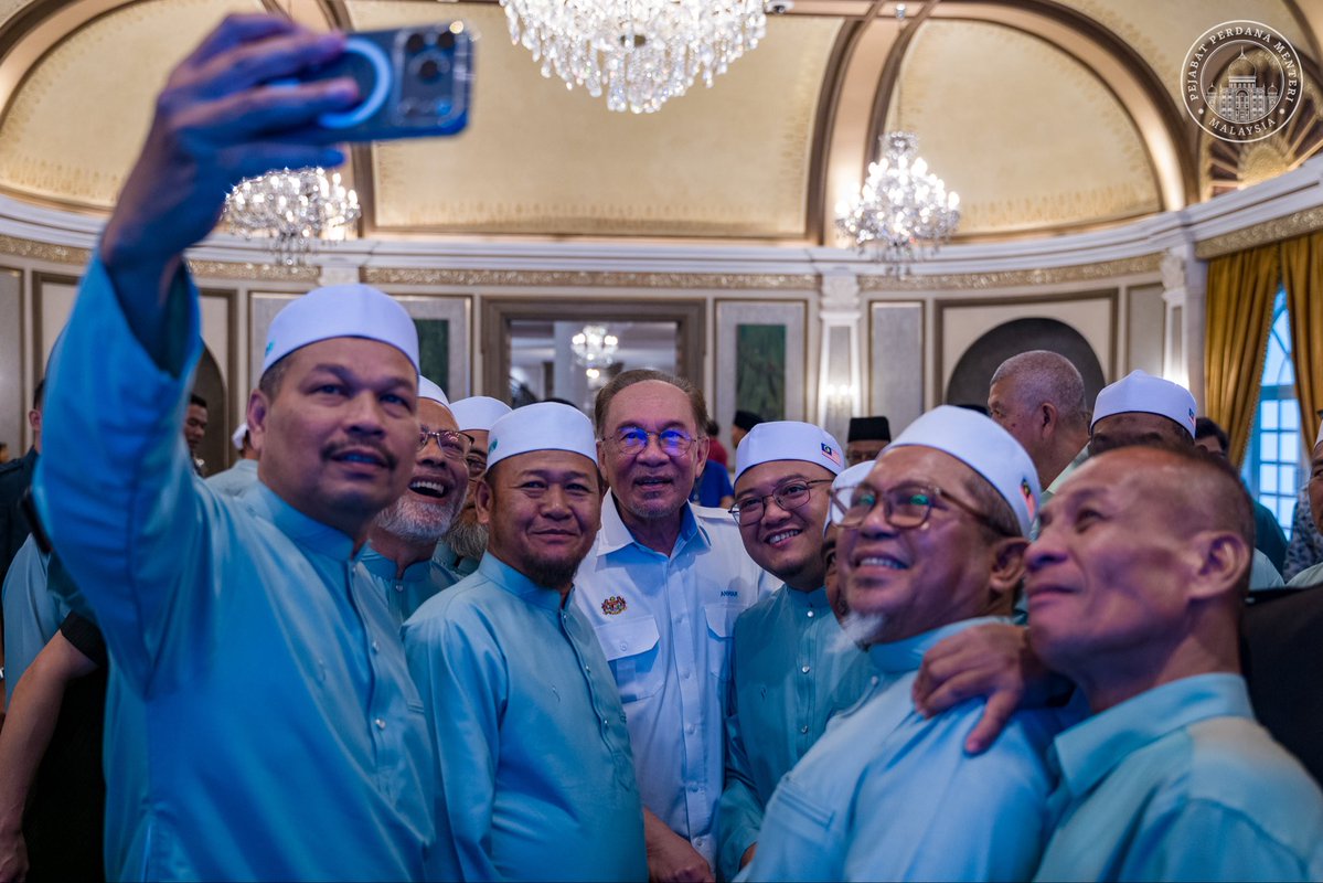 Anwar Ibrahim tweet media