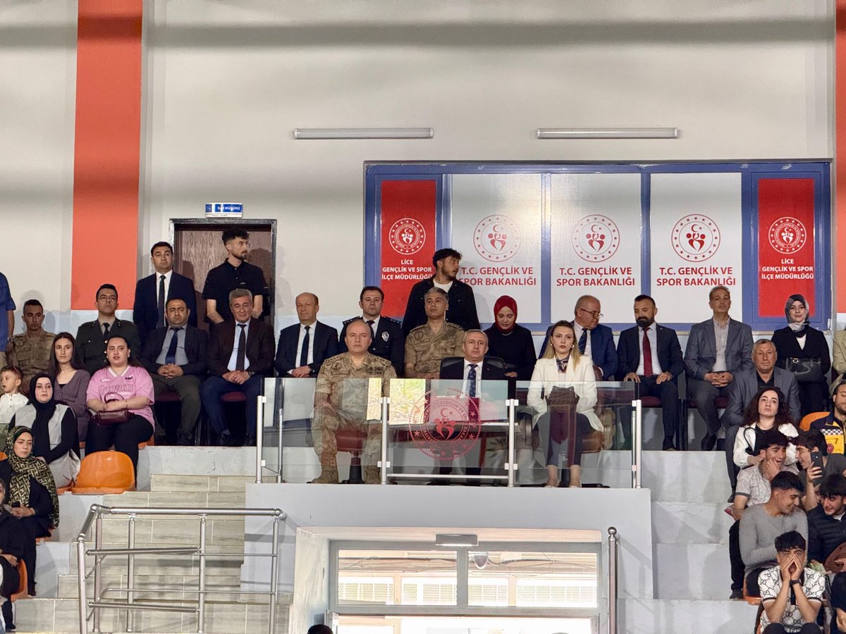 TC_Lice's tweet photo. Kaymakamımız Sayın Muhammet İKİS, 19 Mayıs Atatürk’ü Anma, Gençlik ve Spor Bayramı münasebetiyle düzenlenen programa katıldı.

Cumhuriyetimizin kurucusu Gazi Mustafa Kemal ATATÜRK’ün Samsun’a çıkarak kurtuluş mücadelesini başlattığı günün yıl dönümünde Uluönderimiz Gazi Mustafa Kemal ATATÜRK ve tüm kahramanlarımızı rahmet ve minnetle yâd ediyoruz. 🇹🇷

#19MayısAtatürküAnmaGençlikveSporBayramı 

@IkisMuhammet 
@dbakirvalilik