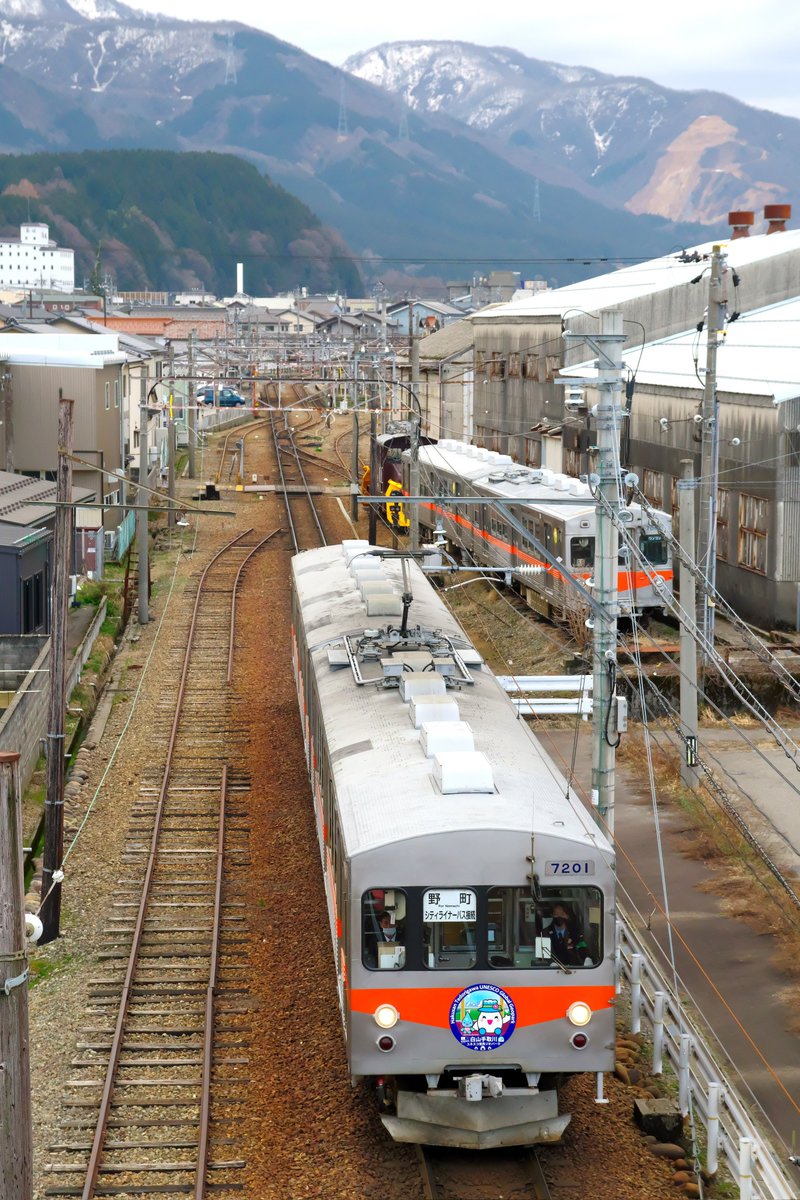 renren622000's tweet photo. 2026/3/22-23 北陸鉄道 石川線
鶴来駅 息子の引越しで金沢へ
ここは「弁当忘れても傘忘れるな」と言うほど雨が多いらしい
22日は石川線撮影で初の晴天
非冷房の東急7000がいいね👍️
#北陸鉄道 #石川線 #7000系 #星特 #ED #ED201 #金沢 https://t.co/ZnwL4unNn8
