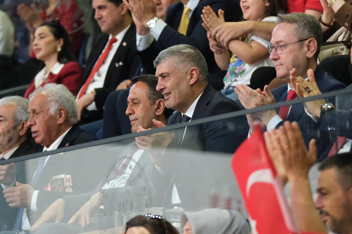 abalin's tweet photo. 19 Mayıs Atatürk’ü Anma, Gençlik ve Spor Bayramı kapsamında düzenlenen kutlama törenine katılarak gençlerimizin heyecanına ortak olduk.

Aziz milletimizin bağımsızlık mücadelesinin sembolü olan bu anlamlı günün ruhunu yaşatan tüm gençlerimizi gönülden tebrik ediyor; istiklal mücadelemizin bütün kahramanlarını rahmet ve minnetle yâd ediyoruz.

#TürkiyeYüzyılı’nı gençlerimizle birlikte inşa etmeye devam edeceğiz.