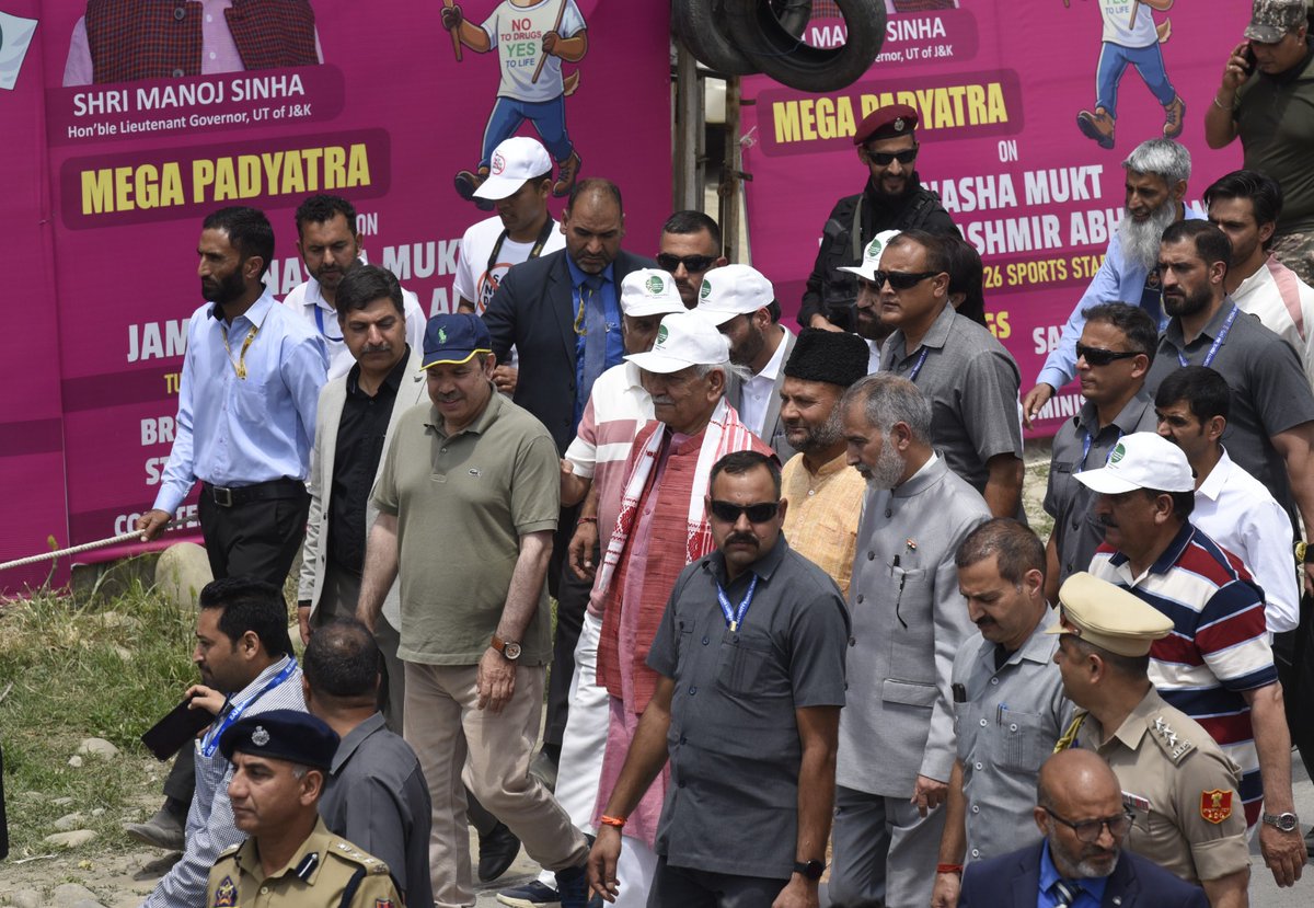 kishtwartimes1's tweet photo. More Glimpses from today’s massive anti-drug rally in Pulwama led by Lieutenant Governor Manoj Sinha

@OfficeOfLGJandK
@LokBhavanJandK
@ddiprjammu

#LGManojSinha
#Pulwama
#DrugFreeJK
#AntiDrugCampaign
#NarcoTerror
#JammuKashmir
#DrugAbuse
#YouthAgainstDrugs
#Baramulla
#Srinagar
#Jammu
#Kathua
#Udhampur
#Samba
#WarOnDrugs
#KTmedia