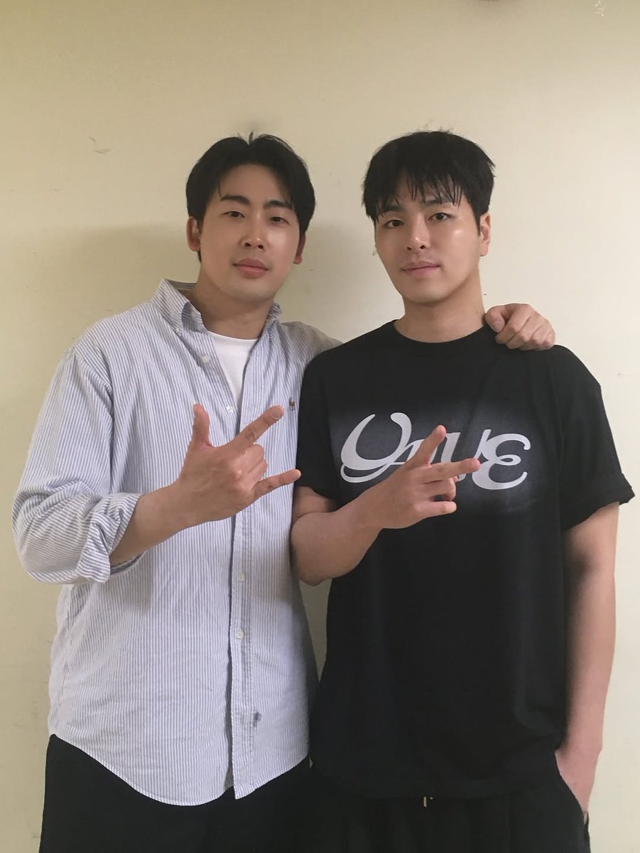 guguberry31's tweet photo. huiseungg ig post with iKON's Jinhwan &amp; Junhoe

 '사랑해요 아이콘 아이콘 포에버"

#iKON_FOUREVER_TOURDay2
#iKON #아이콘 @iKONIC_143 https://t.co/XAizuu0Yam