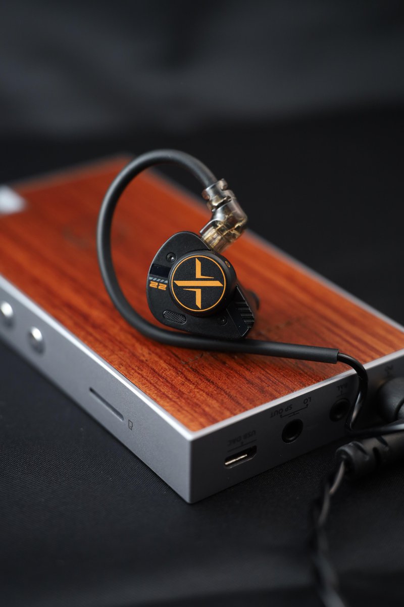 ooopusX's tweet photo. Op.22 | Extraordinary Acoustic Combo

Today's commute soundtrack —
show me yours~~

#ooopusX #IEM #earphones #HiFi https://t.co/0Ogc4DKNic