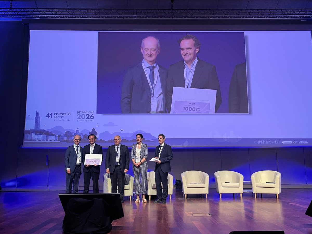 hospital_hvn's tweet photo. 🔝 Enhorabuena a #oftalmología por el premio al mejor vídeo de cirugía refractiva en el 41 Congreso nacional de Cirugía Ocular #SECOIR 👁‍🗨 
📹Destacado trabajo del oftalmólogo Juan Ramos junto a los médicos residentes José Antonio Sánchez, Jesús Martín y Javier de la Oliva. https://t.co/RlLCWQpYqC