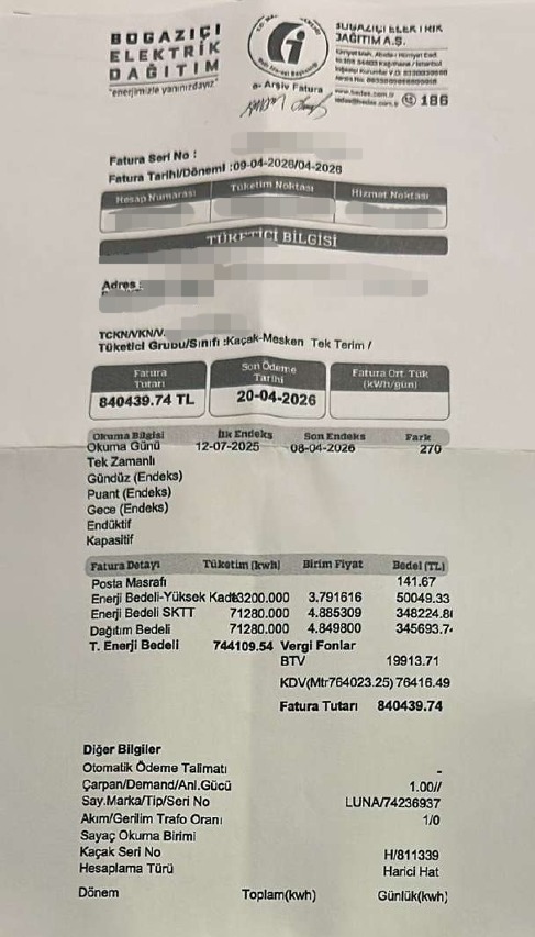 olcay_aydilek's tweet photo. Konut ya da villasına elektrikli araç şarj istasyonu kuran aboneler, mevzuata aykırılıktan kaçak elektrik kullandığı gerekçesiyle para cezasıyla karşı karşıya kalabiliyor. Bu aboneye, 840 bin TL'yi aşkın ceza kesilmiş! Uzmanlar, abonelerin projelerini kontrol etmesini öneriyor. https://t.co/cAZoAp3VPE