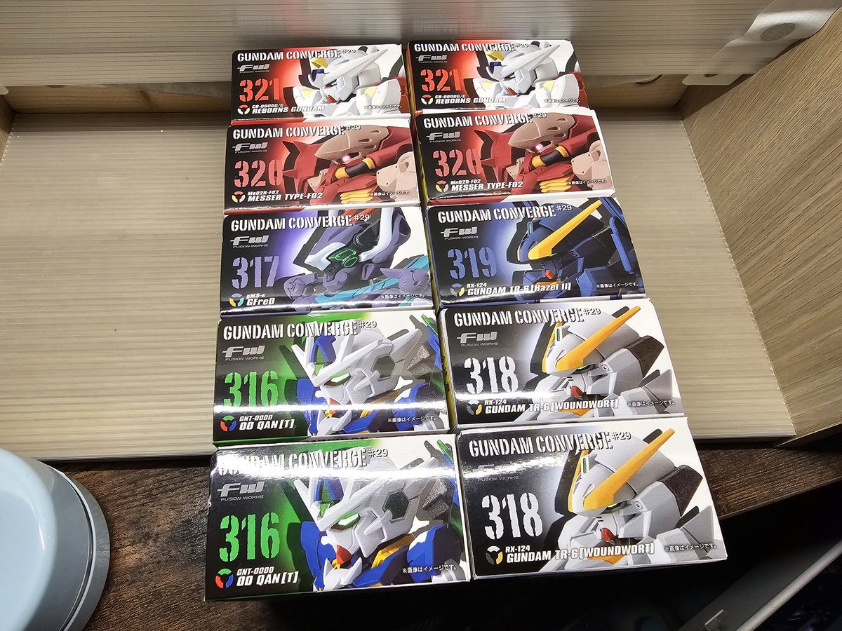 pisconor's tweet photo. 近隣ショップでメッサー買えなくてガッカリしてたら、プレバンで買ってたのをすっかり忘れてて大逆転勝利❗
しかもメッサー2機入りのアソート引いて追撃勝利。

#ガンダムコンバージ
#メッサー https://t.co/q1SZydg1qb