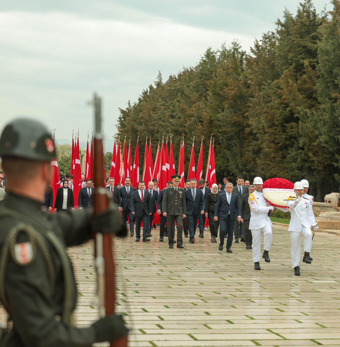 gsb_eak's tweet photo. Ümidimiz gençliktedir!

Bu nesil; hayalleriyle, cesaretiyle, fedakarlığıyla, sorumluluk duygusuyla bugünün ve yarının lideridir, iz bırakacaktır!

Dün emanetti, bugün sorumluluk, yarın umut…

19 Mayıs Atatürk'ü Anma, Gençlik ve Spor Bayramımız kutlu olsun! 🇹🇷

@OA_BAK 
@gencliksporbak 
@GenclikRadyosu