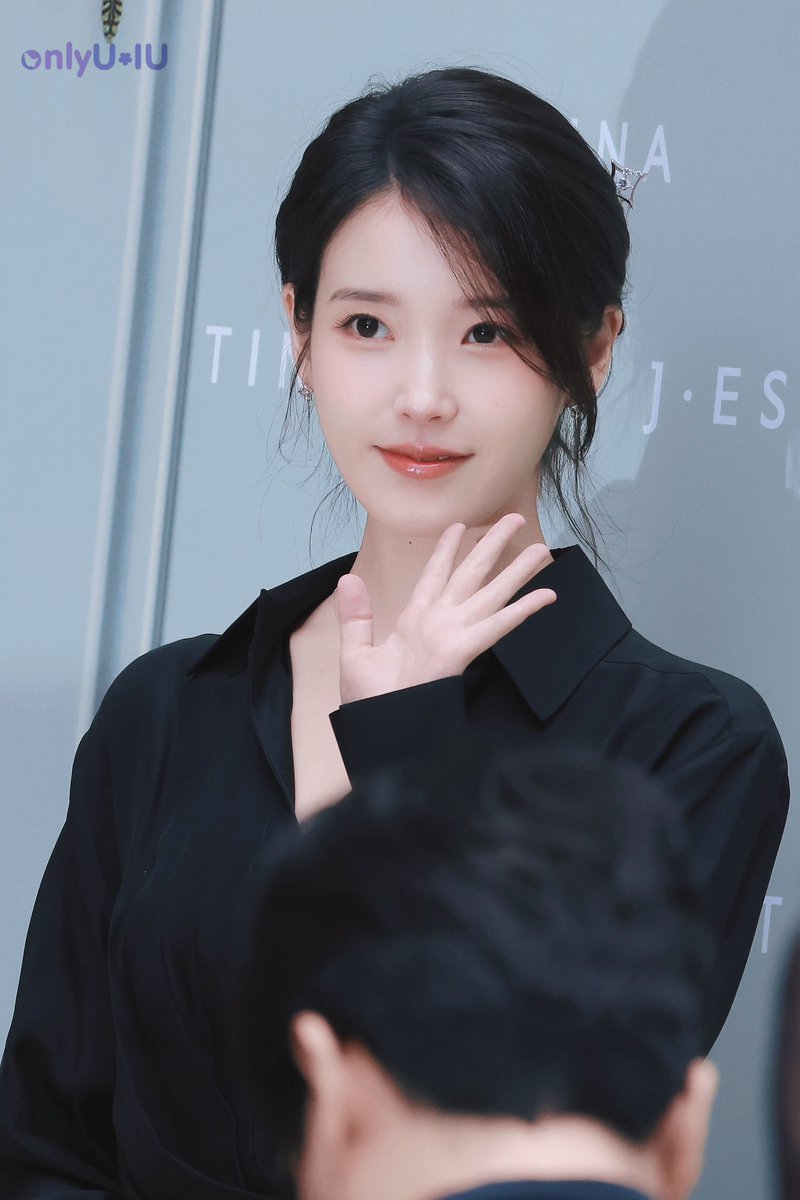 onlyIUcn's tweet photo. onlyU独家-260511 IU x J.estina快闪店活动饭拍
距离上次见面已经过去24小时了

【by.nini】
#IU #아이유 https://t.co/evfQrant2c