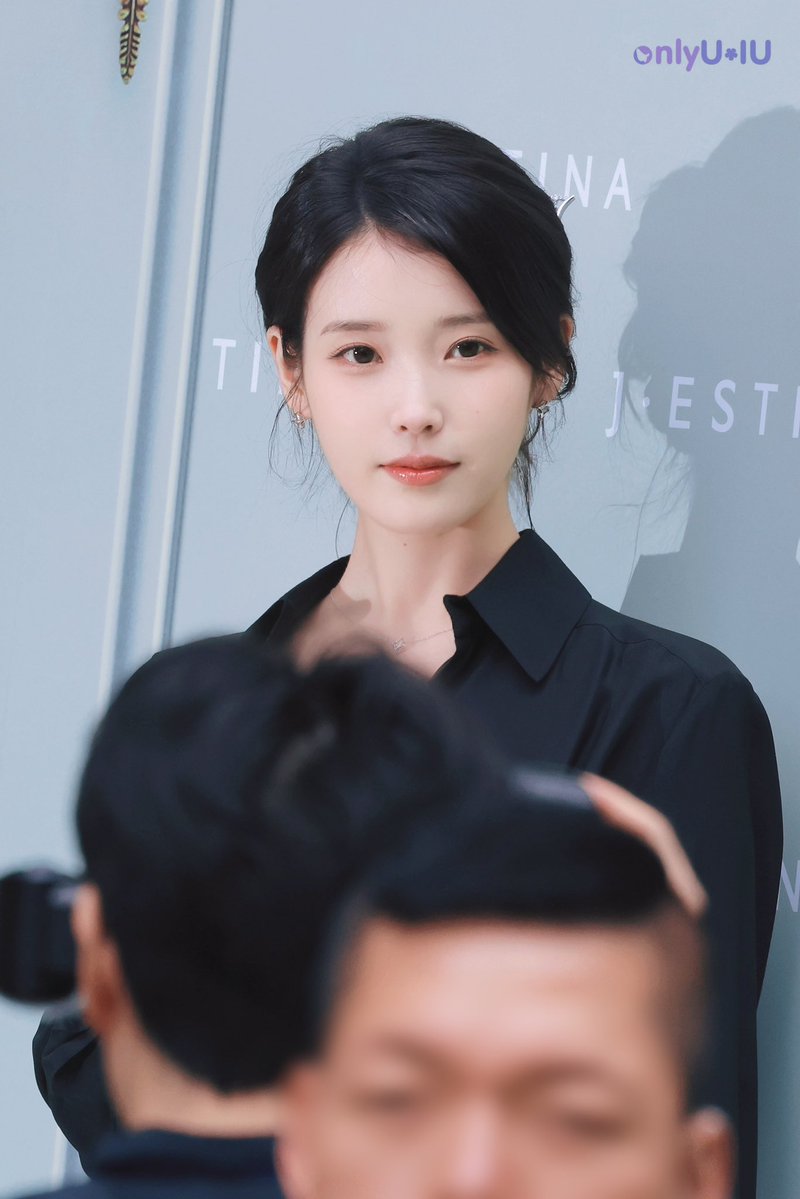 onlyIUcn's tweet photo. onlyU独家-260511 IU x J.estina快闪店活动饭拍
距离上次见面已经过去24小时了

【by.nini】
#IU #아이유 https://t.co/evfQrant2c