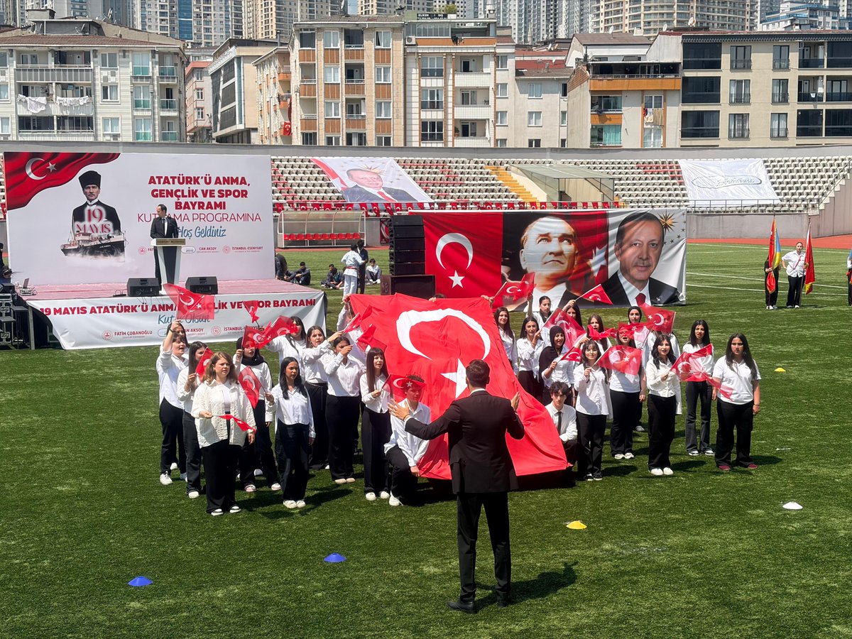 esenyurtmem's tweet photo. 🇹🇷 19 Mayıs Atatürk’ü Anma, Gençlik ve Spor Bayramı, Kaymakamımız Sayın Fatih Çobanoğlu, Esenyurt Belediye Başkan Vekilimiz Sayın Can Aksoy, ��lçe Millî Eğitim Müdürümüz Tayfun Özyolcu, Gençlik ve Spor İlçe Müdürümüz İsmail Bağırtlak, ilçe protokolümüz, öğrencilerimiz ve velilerimizin katılımıyla Esenyurt Turgut Özal Stadyumu’nda düzenlenen programla kutlandı. 

Seyircilerden büyük beğeni toplayan organizasyona katkı sunan Ali Kul Mesleki ve Teknik Anadolu Lisemize, Aliya İzzetbegoviç Anadolu Lisemize, Esenyurt Spor Lisemize, Esenyurt Ortaokulumuza, Esenyurt Özel Eğitim Uygulama Okulumuza, Hasan Harakani Anadolu Lisemize, Mimar Sinan Anadolu İmam Hatip Lisemize ve Osman Nuri Bakırcı Ortaokulumuza teşekkür ediyoruz.

#MaarifinKalbindeMarifetliGençlik 
@tcmeb @Yusuf__Tekin @gencliksporbak @OA_BAK @tcesenyurt @CobanogluF @istanbulilmem @MucahitYentur @GSB_Istanbul @muhittinozby @TayfunOzyolcu