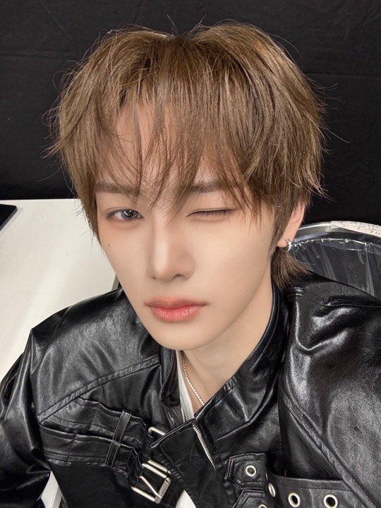 수줍은 예쁜 아기 안신 tweet media