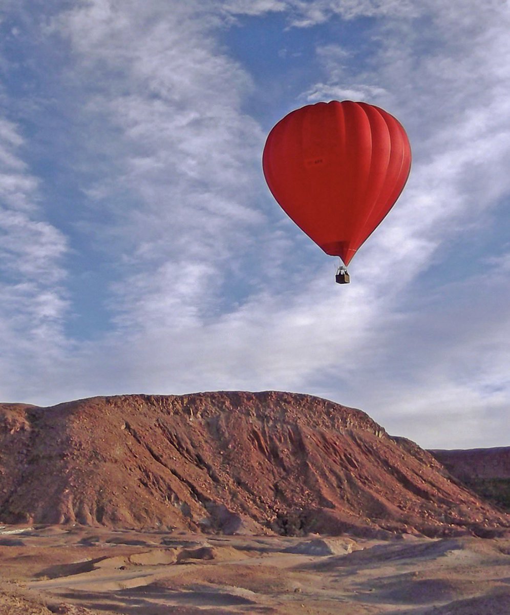Geoffrey_Kent's tweet photo. Floating over Chile's Atacama Desert, the driest desert on Earth, at dawn is one of those moments that will stay with you forever. https://t.co/GkMhVtEGrc