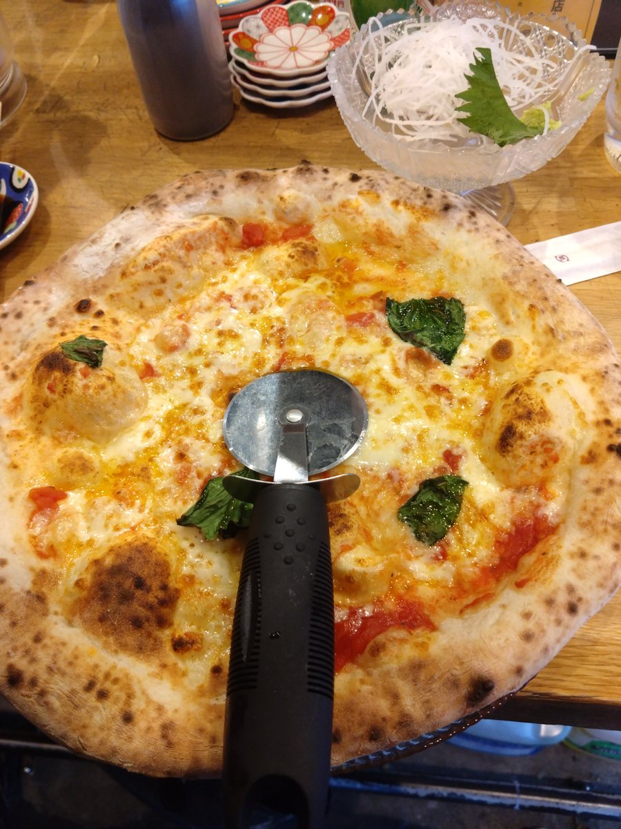 book_tabi's tweet photo. 天満駅前に新たな1円のお店ができたから行ってきた。
立ちで入ったら1円メニューは座席の方だけらしくて
仕方なく通常料金でピザ頼んだ😅
カウンターだと金魚掬い成功でメガハイボールになるらしい🙄
初見だとシステムわかりにくい😂 https://t.co/5kEYhLz6P5