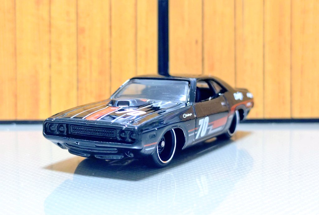 ホットウィール の '70 ダッジ ヘミ チャレンジャー です。初代の高