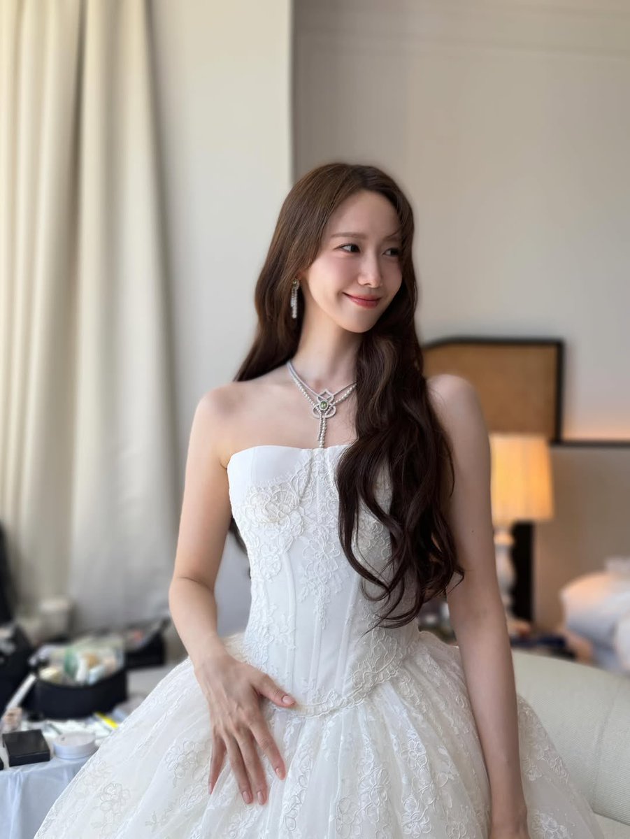 yeppeoyoona's tweet photo. Cannes photo dump from user yoona__lim is finally here! 
She’s an absolute princess 😭🤍

#LimYoonA #임윤아 #YoonA #윤아 https://t.co/uEQueYT6ai