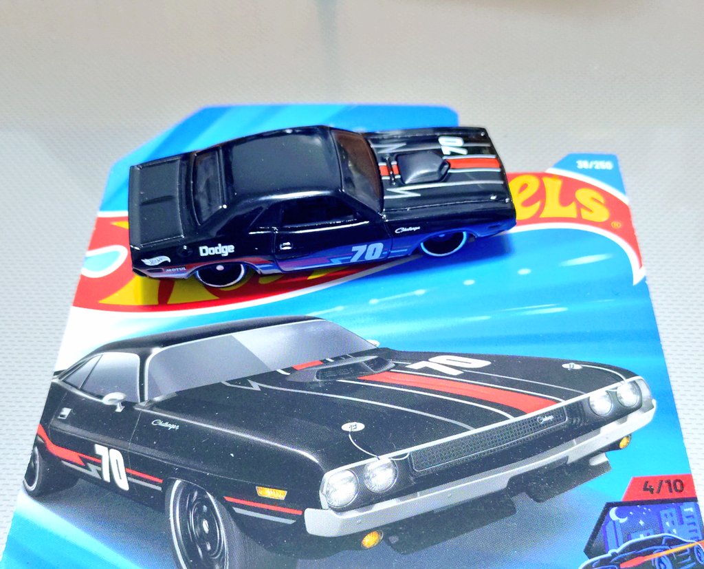 ホットウィール の '70 ダッジ ヘミ チャレンジャー です。初代の高