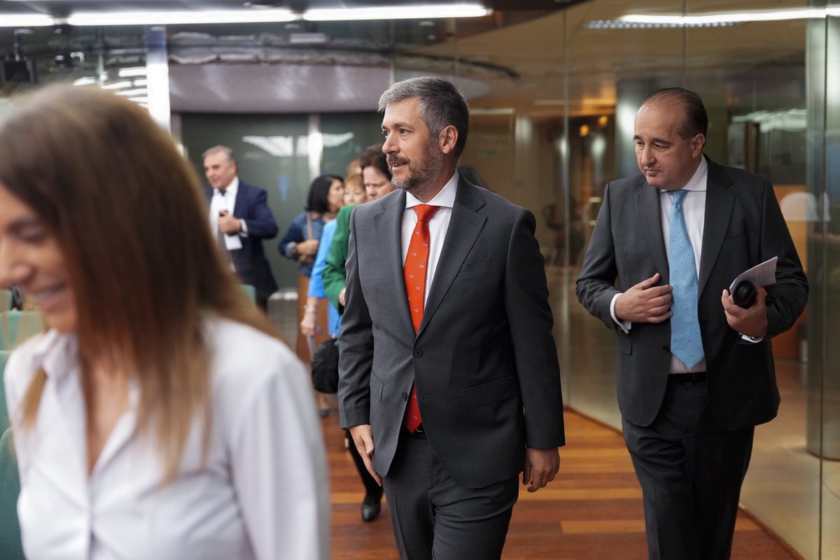 MA_GarciaMartin's tweet photo. Presentamos la memoria de asistencia jurídica gratuita de 2025.

En el último año, garantizamos el derecho constitucional a la tutela judicial efectiva a 88.000 madrileños.

Defender la Justicia consiste en poner recursos a su disposición y respetar su independencia. https://t.co/0gctbqKAlI