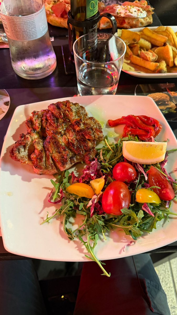 ErasmusALJUVE's tweet photo. Los alumnos del @santiagoapostol ya disfrutan de la comida italiana con el programa Erasmus+ Aljuve VII. Disfrutad mucho de la experiencia!! 
#erasmus #ayuntamientodealmendralejo #almendralejoempresarial #erasmusPlusSEPIE #italia https://t.co/HL5Mw8OViN