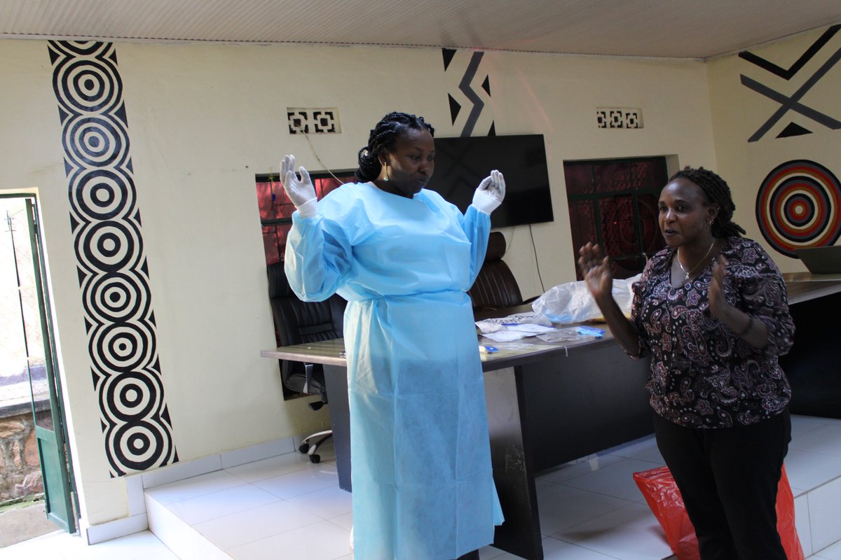 NyanzaHospital's tweet photo. ...hagaragazwa uko iyi ndwara yandura, ibimenyetso byayo n'uburyo yakwirindwa ndetse banakora imyitozo-ngiro y'ibanze.
 Iyi gahunda ikaba  izakomeza gukorwa mu bitaro.(2/2)@RukundJerome https://t.co/az6uXeYv4r