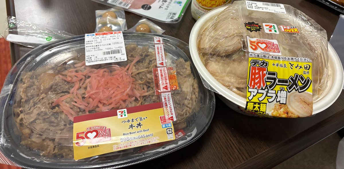 lic_st's tweet photo. セブン、肉体労働系ブラック企業の味方すぎて助かる https://t.co/2TgQV8U55t