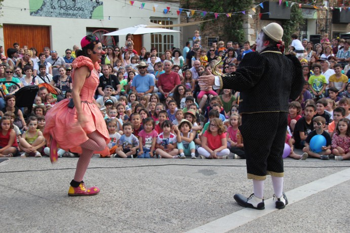 sortirambnens's tweet photo. 🤹‍♂️Aquest dissabte us espera el Festival de Pallassos i Pallasses a Vilanova de la Muga!

🎪Un esdeveniment on els carrers s'omplen d'artistes, espectacles i activitats, tot dedicat al món del clown i el circ i especialment pensat per a les famílies.

ℹ️https://t.co/R7oclr9Q5N https://t.co/dMqxYagweR