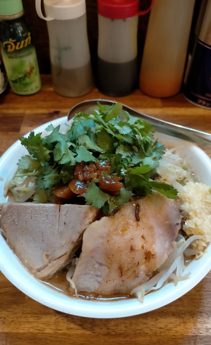 shinemi0's tweet photo. 船橋らーめんぶぅちゃんさん。
パク二郎🍜
アジアンも食べたいし、
ジロりたい時にはストライク🎳
麺はゴワゴワ系？
ごちそうさまでした！ https://t.co/7JP3AdLFbn