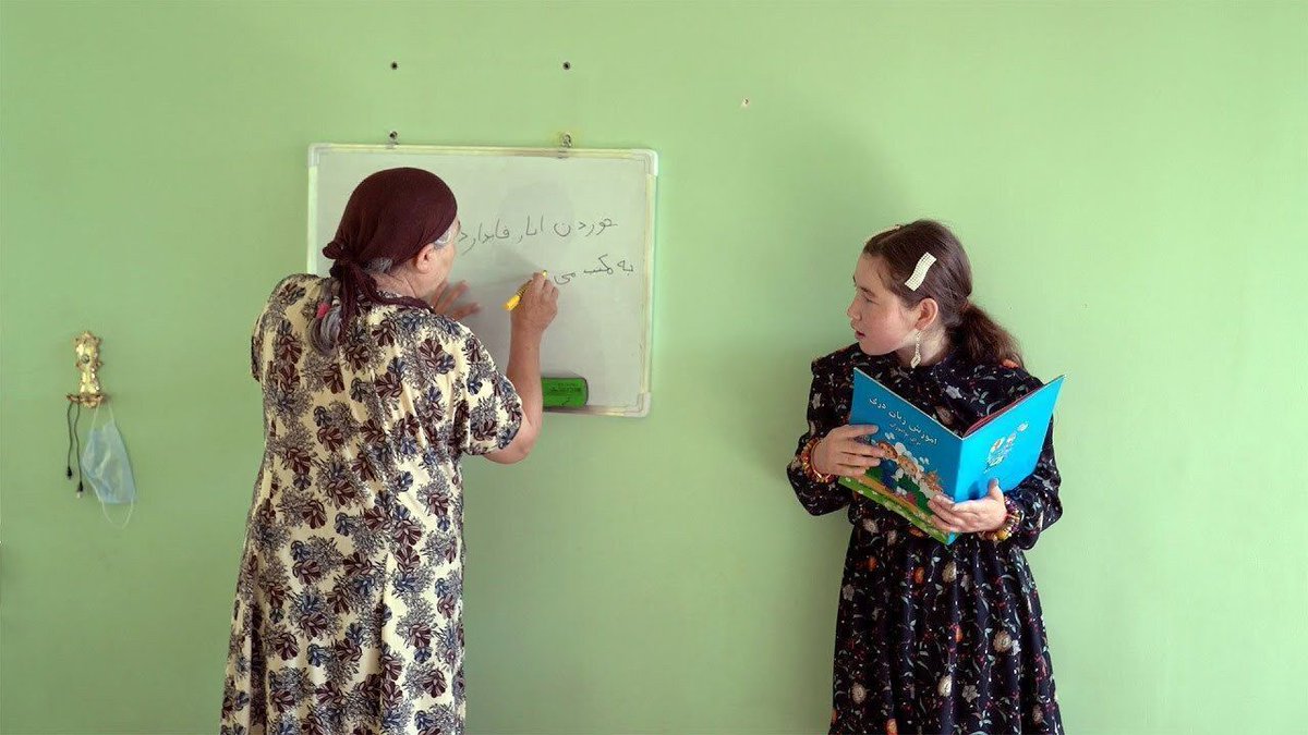 EspaiTexasBcn's tweet photo. 🎞️ ESCRIVINT HAWA

Amb una mirada que alterna moments de tendresa i duresa, el film recorda que, avui, l’Afganistan és l’únic país del món on les nenes no poden accedir a l’educació. 

🎟️ https://t.co/XGdrEBqKK3 https://t.co/xQk5506F0Y