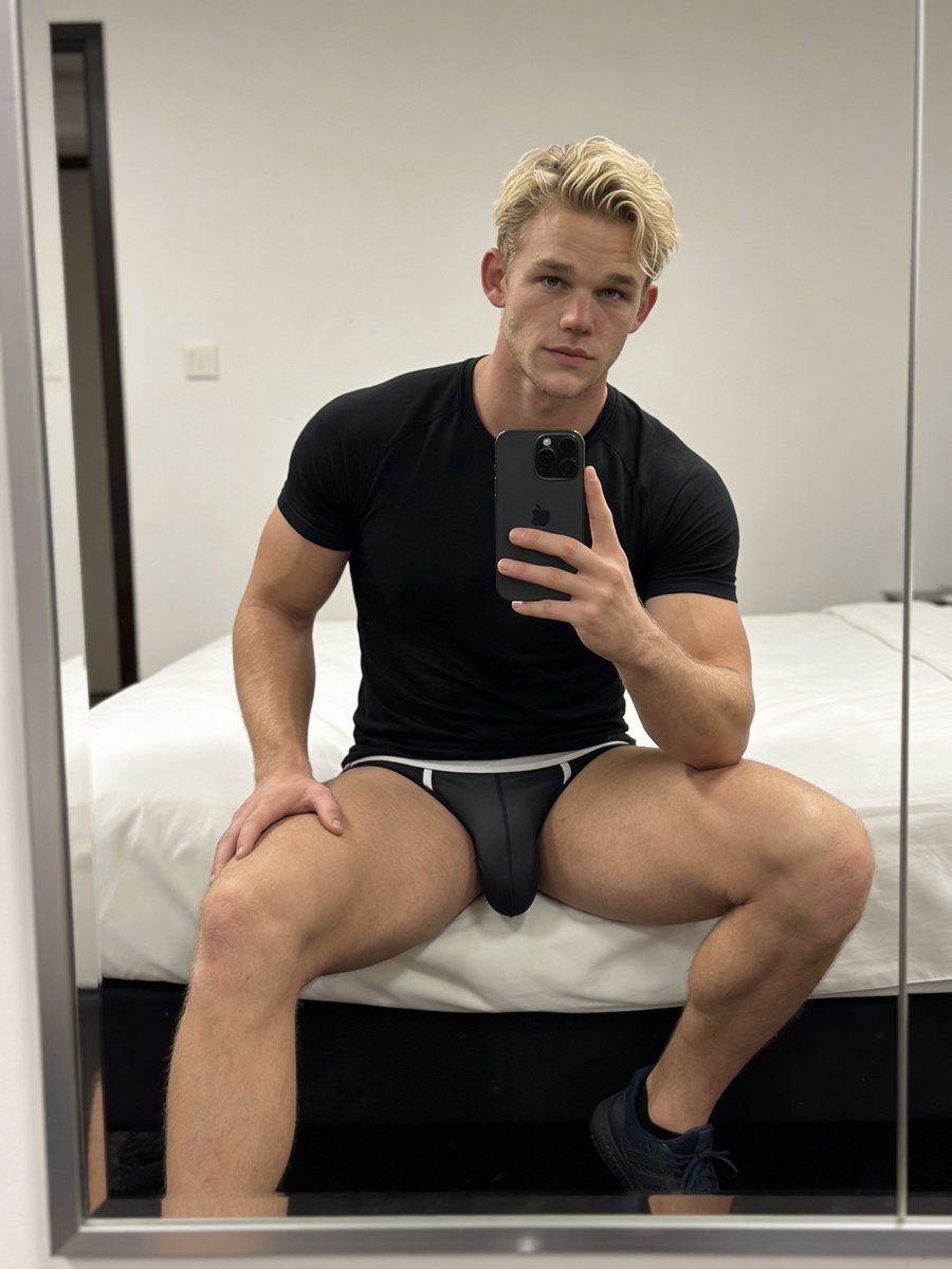 Blonde Bryan tweet media