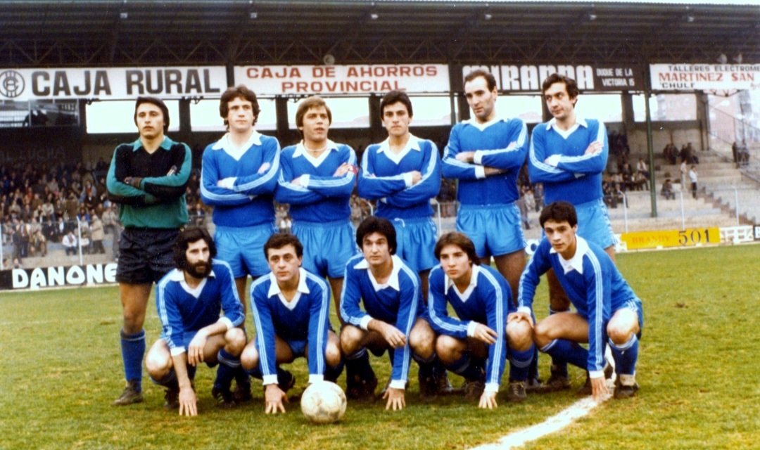 luismfrade8's tweet photo. Viejo Zorrilla; arriba Marcos, Domi, Solete, Vega, Bayón, Púa 

abajo Luis, Zapico, Ángel Gangoso, Córdoba y Fradejas 

81/82 la UDT llegaba líder del grupo VIII 3a división. Ganó el Valladolid Promesas 1-0 arrebatando el 1er puesto a los toresanos... https://t.co/LGt6TQdfyo