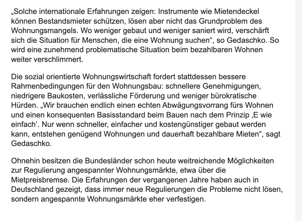 K_Moessbauer's tweet photo. Die sozial (!) orientierte Wohnungswirtschaft in Form des GdW warnt vor dem Mietendeckel und fordert stattdessen bessere Rahmenbedingungen für Wohnungsbau: 

„Bezahlbares Wohnen entsteht nicht durch immer neue Deckel und Verbote, sondern durch ausreichend Wohnraum“, sagt GdW-Präsident Axel Gedaschko. „Mehr Regulierung dagegen zementiert den Wohnungsmangel und damit die hoffnungslose Situation vieler verzweifelter Wohnungssuchender weiter.“

Viel wichtiger: schnellere Genehmigungen, niedrigere Baukosten, verlässliche Förderung und weniger bürokratische Hürden.