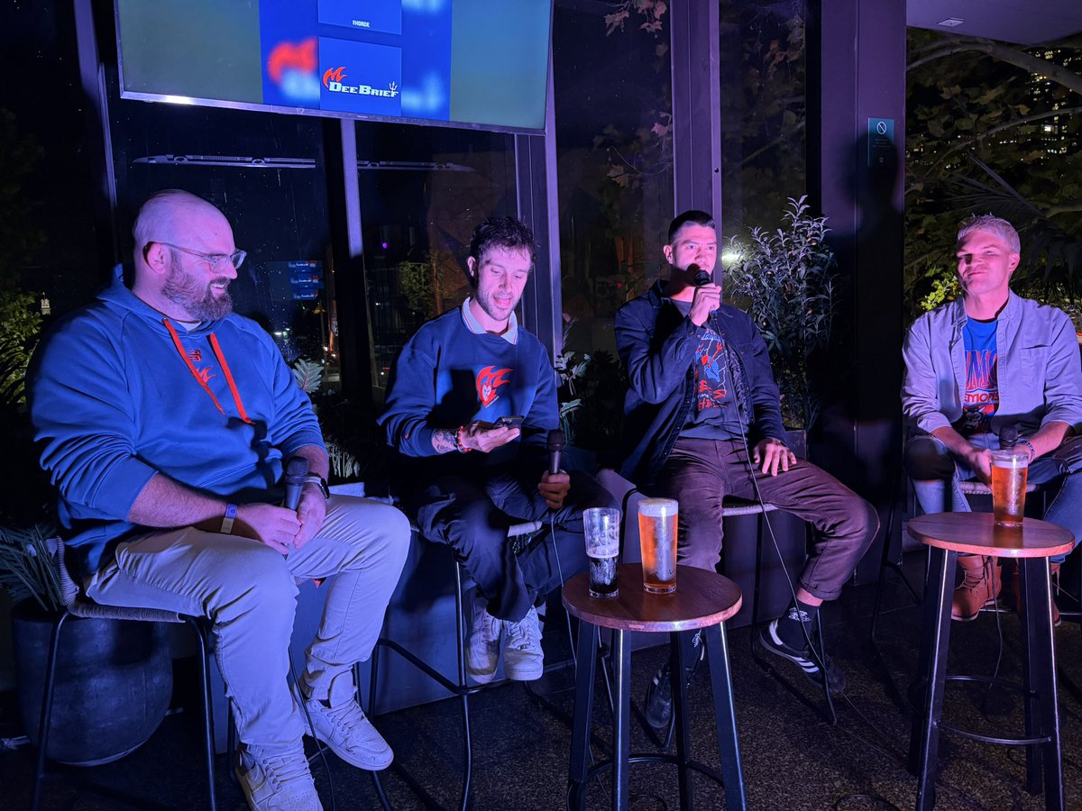 suzcon's tweet photo. Living dangerously. 
A night with the Dees. 
#demonspirit https://t.co/t8xNeYd90r