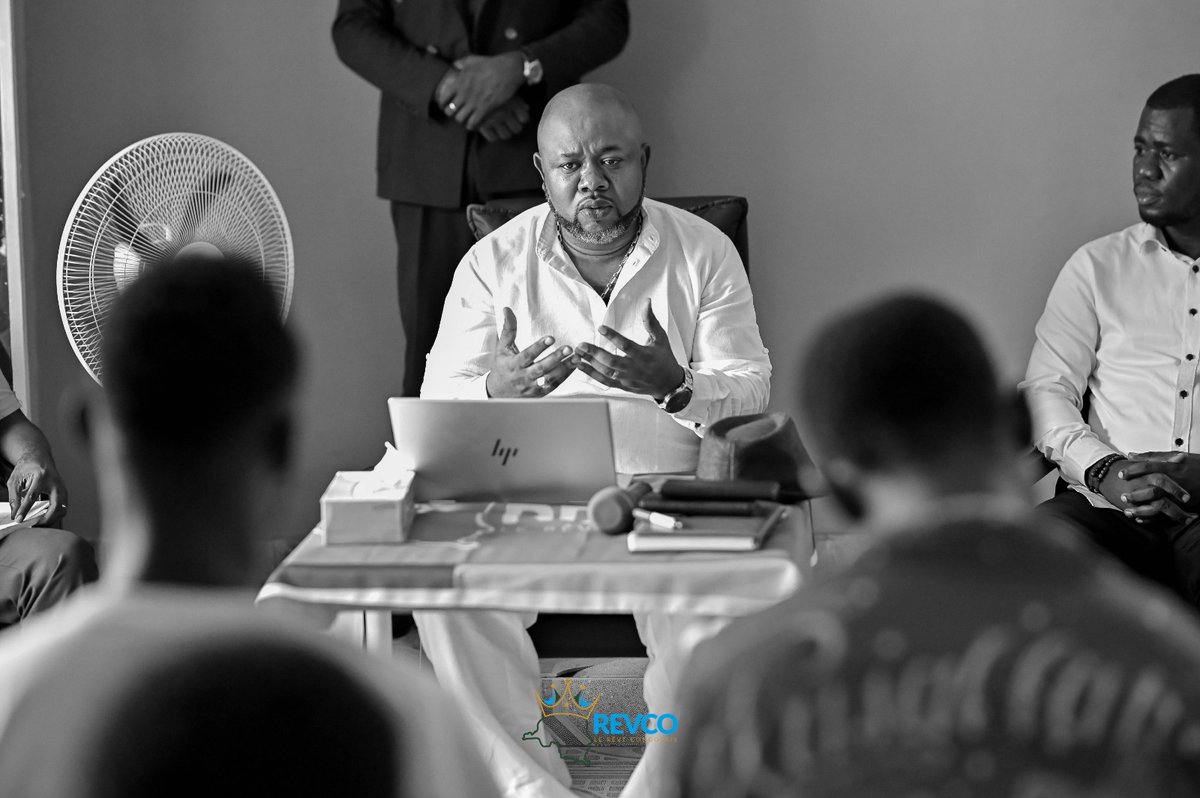 Revco_rdc's tweet photo. École du Parti REVCO : La jeunesse S'affirme dès le jour 2 de la formation

Le samedi 16 mai 2026, le siège national du REVCO a accueilli la deuxième journée de formation sur le militantisme politique, marquée par un nombre important des jeunes.

La leçon du Président : l'architecte du Rêve Congolais, le Président national du parti, Fanfan MANSIANTIMA NDEFI, a dispensé une leçon magistrale. Il a redéfini le militantisme comme un engagement rigoureux basé sur la loyauté, la discipline et l'action concrète, invitant l'auditoire à devenir des acteurs du changement.

L'éveil des jeunes : Inspirée par ce discours, la jeunesse du REVCO a activement pris le relais. Les jeunes militants ont multiplié les interventions pertinentes et affiché une ferveur patriotique vibrante.

Rejoignez cette dynamique, entrez dans la danse et ensemble, assurons la grandeur du Congo.