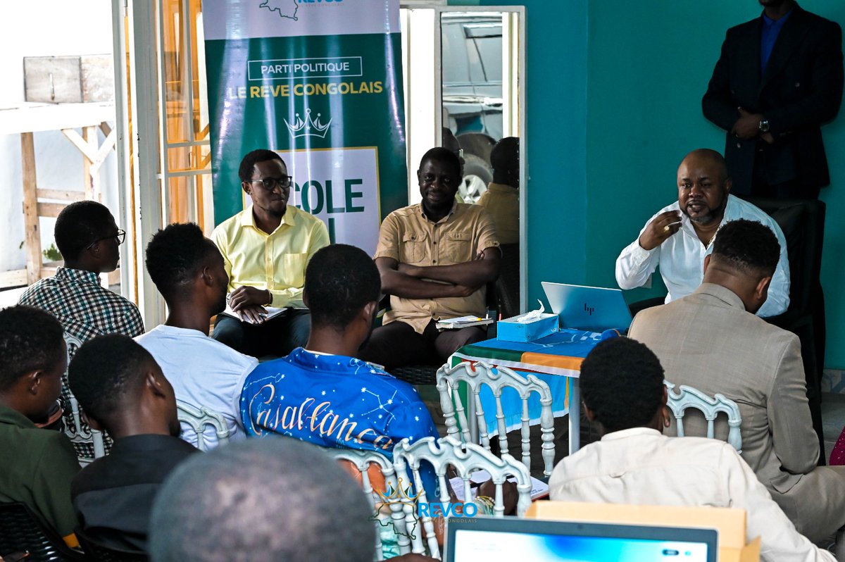 Revco_rdc's tweet photo. École du Parti REVCO : La jeunesse S'affirme dès le jour 2 de la formation

Le samedi 16 mai 2026, le siège national du REVCO a accueilli la deuxième journée de formation sur le militantisme politique, marquée par un nombre important des jeunes.

La leçon du Président : l'architecte du Rêve Congolais, le Président national du parti, Fanfan MANSIANTIMA NDEFI, a dispensé une leçon magistrale. Il a redéfini le militantisme comme un engagement rigoureux basé sur la loyauté, la discipline et l'action concrète, invitant l'auditoire à devenir des acteurs du changement.

L'éveil des jeunes : Inspirée par ce discours, la jeunesse du REVCO a activement pris le relais. Les jeunes militants ont multiplié les interventions pertinentes et affiché une ferveur patriotique vibrante.

Rejoignez cette dynamique, entrez dans la danse et ensemble, assurons la grandeur du Congo.