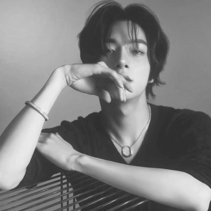 biboraaa_'s tweet photo. Jakeyyy, you have an amazing heart. You're one of the most thoughtful people I've ever known. And we have so much in common, so I feel even closer to you 🫂 You always find a way to cheer me up. I love you so much 🩶

#GREY_IS_NOT_THE_END
#STILL_HERE_STILL_SEVEN https://t.co/qUlU0BSDIu