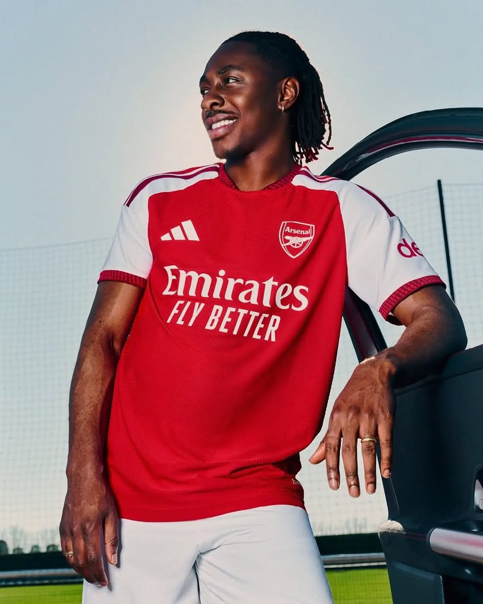 MikeQuJun's tweet photo. Arsenal dévoile son nouveau maillot domicile pour la saison 2026-2027 ❤️🤍
Nous lui attribuons la note de 9/10 💥💥💥
#Arsenal #MaillotArsenal #FootballJersey #PremierLeague #NewKit2026 https://t.co/ld5WKJrpgw