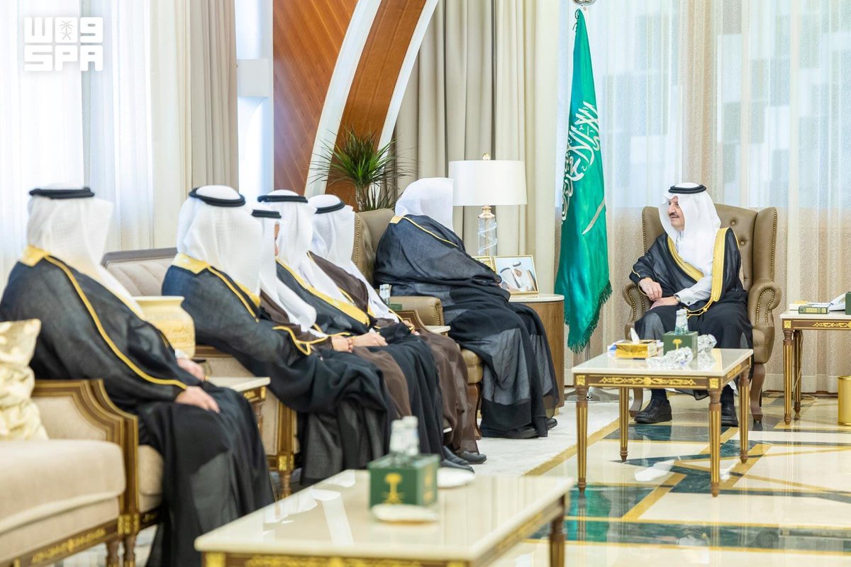 SPAregions's tweet photo. أمير المنطقة الشرقية يستقبل رئيس وأعضاء مجلس إدارة جمعية الدعوة والإرشاد وتوعية الجاليات بمحافظة الأحساء.
https://t.co/weRnUyZhNU
#واس https://t.co/rbLJhzO7JC