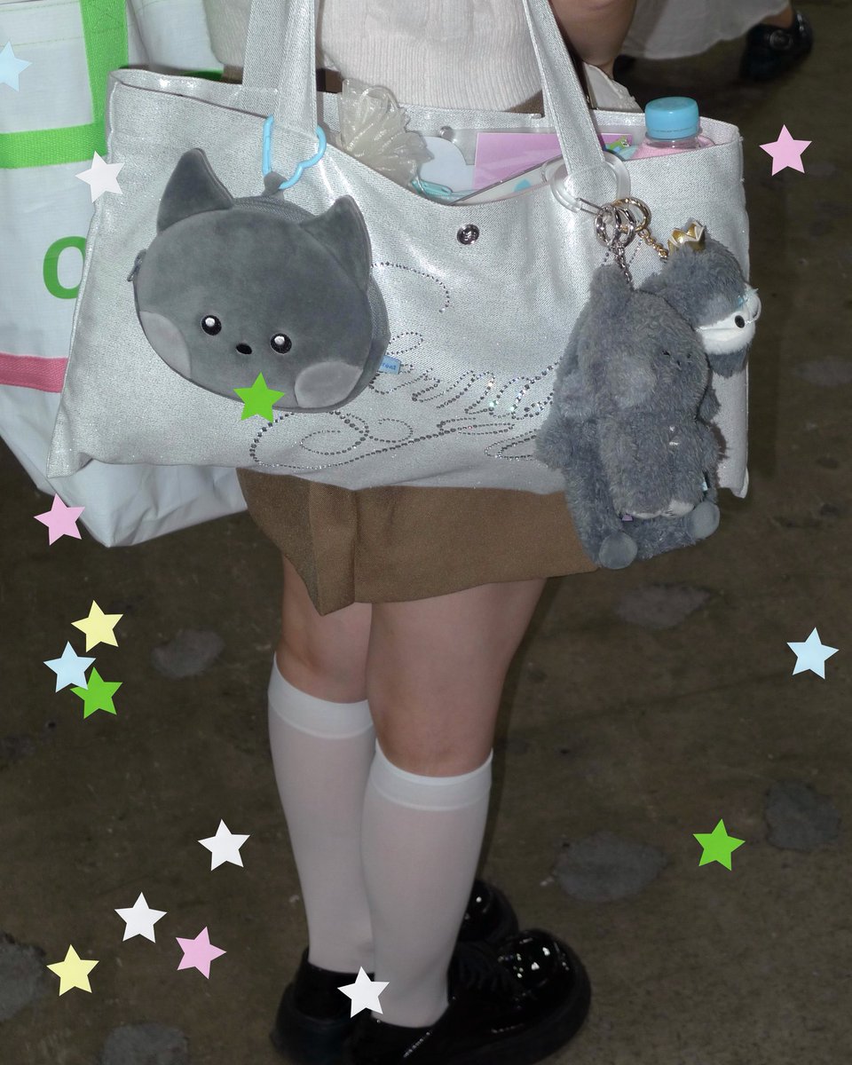 KCON JAPAN 2026 현장에 'SUGAR BAG'과 'SUGAR CUBE BAG'을 착용하고