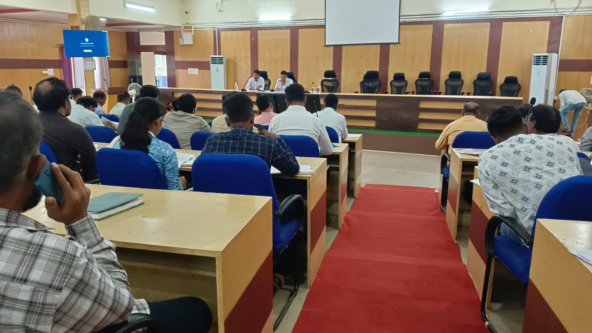 ceo_haveri's tweet photo. A review meeting of the District Water and Sanitation Mission (DWSM) Committee and the progress of the MVS Water Supply Scheme was conducted. @ZP_Haveri @rdwsd_gok https://t.co/ZZCQGtBfwX
