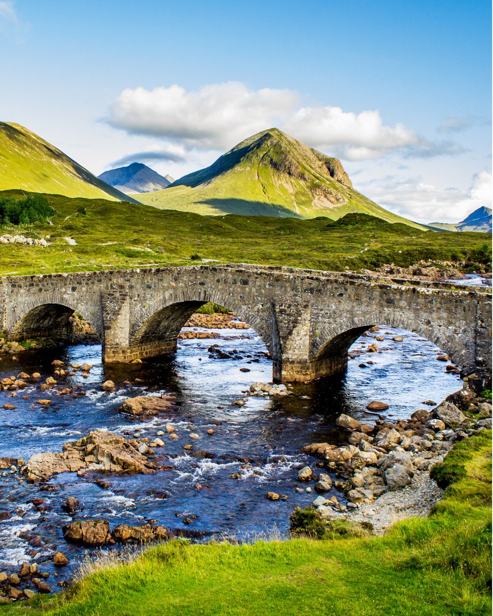 hikingview's tweet photo. Sligachan Old Bridge in Isle of Skye,  Scotland. https://t.co/9oBNSIlcxr