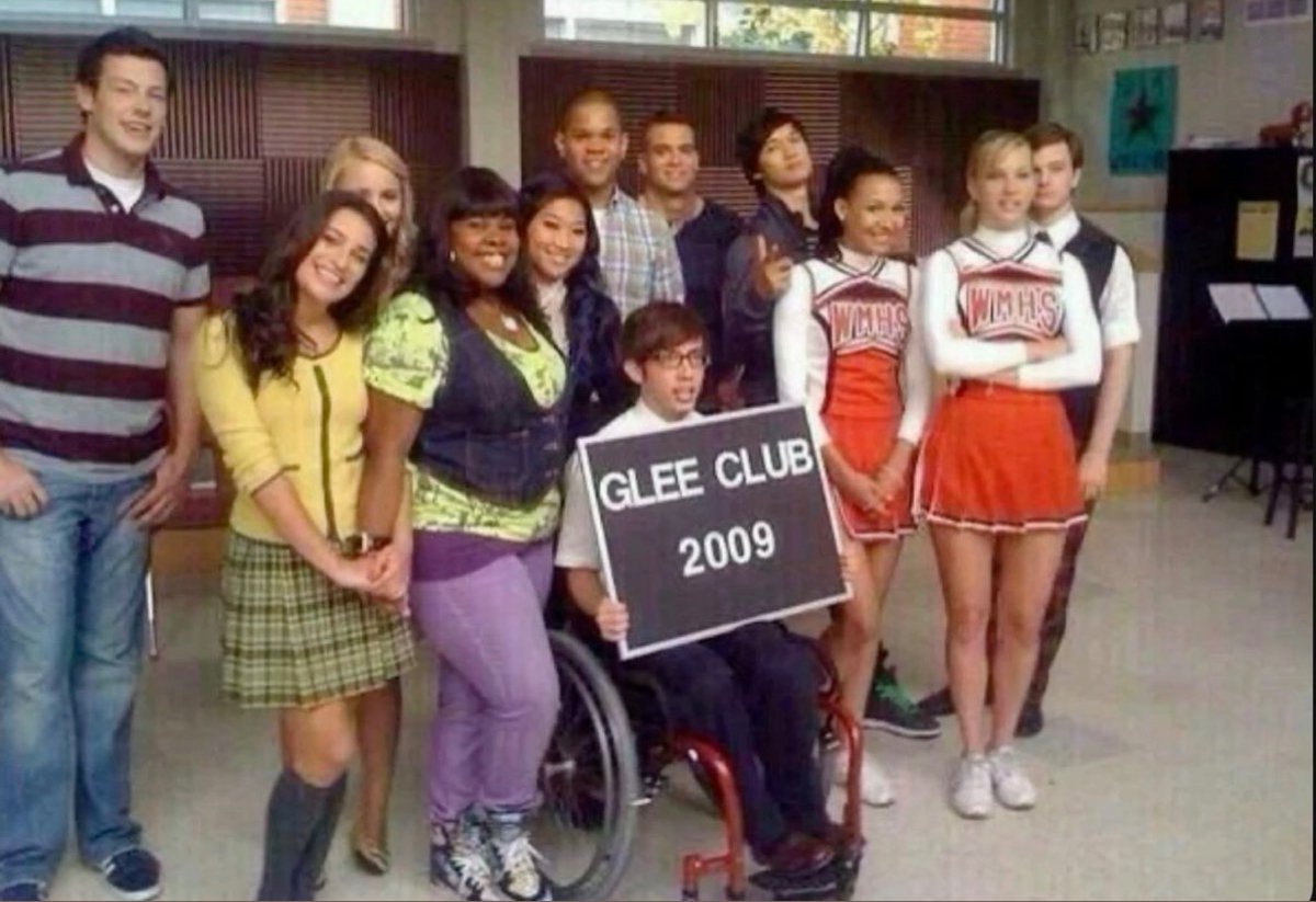 gleek tweet media