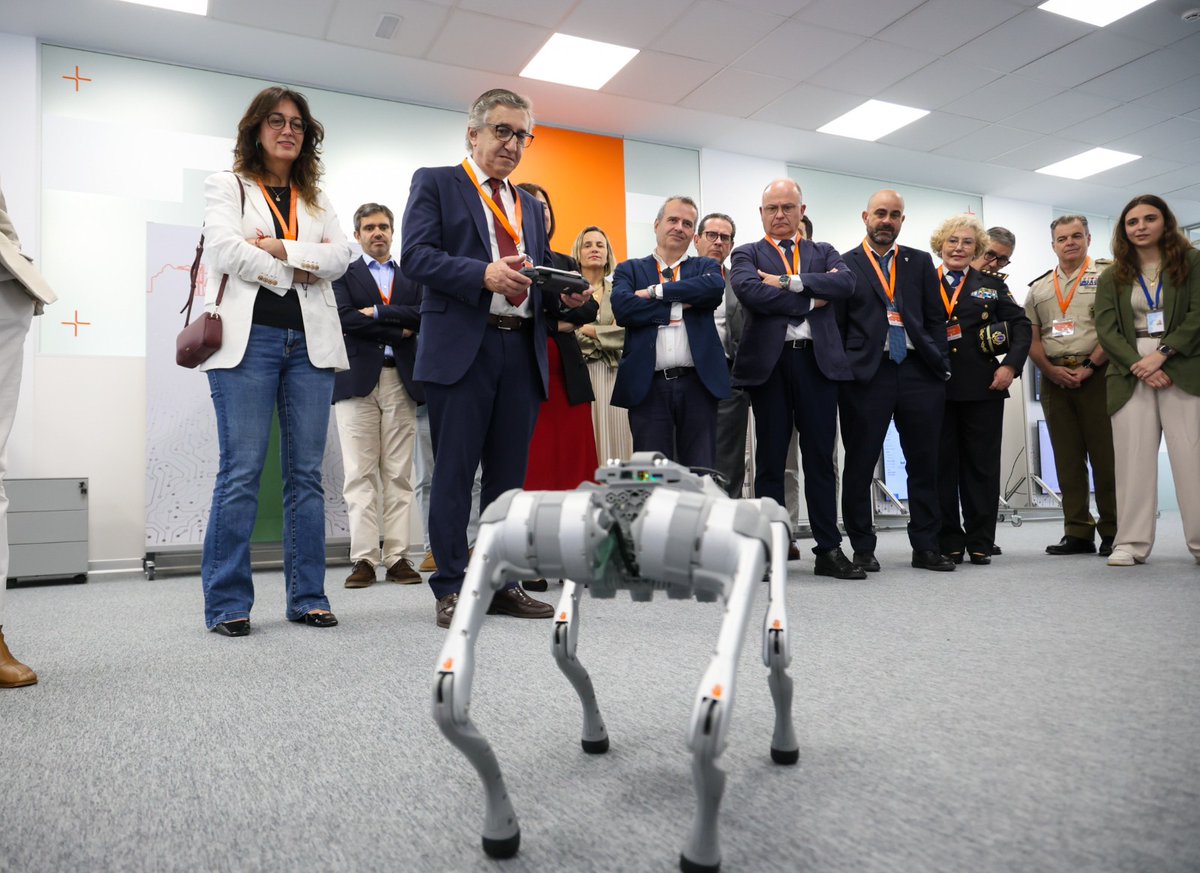 generalitat's tweet photo. 🆕📡 Nou Centre Valencià de Ciberseguretat Talaia

Integra el servici CSIRT-CV

🧑‍💻 més professionals
👩‍💼 divulgació
💻 assessorament tècnic
📲 atenció 24/7
🛜 catàleg de servicis ampliat per a ciutadania, Generalitat, entitats locals i empreses

Objectiu ⤵
⚠ reforçar la ciberseguretat
🖱 promoure un ús segur i responsable de les noves tecnologies
🔝 ser referent per a tota la societat valenciana

🔗 https://t.co/FGYIDx9YpS