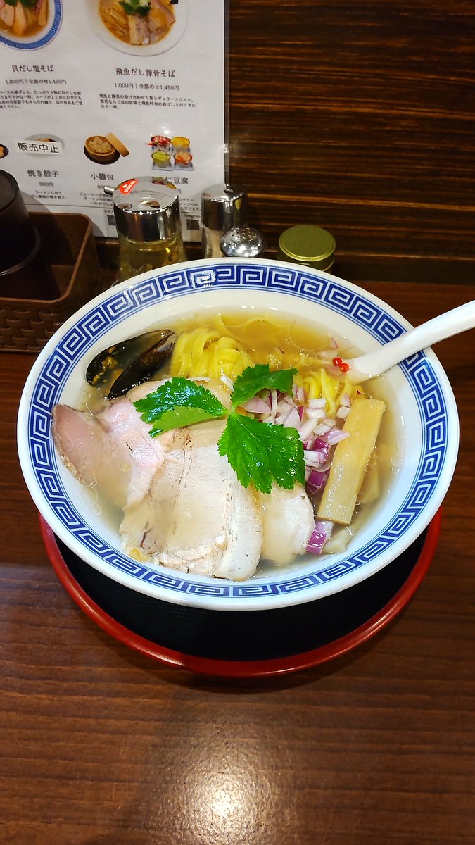 DMCFZ7's tweet photo. 仙台 『だし廊 仙台南町通り本店』
・貝だし塩そば
生パスタのような平打ち麺に
貝出汁スープが絡んでめっちゃ美味しい！鶏チャーシューも👍️ https://t.co/gzqrrpcHGv