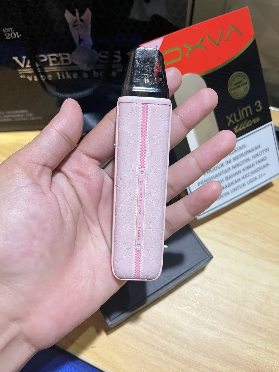 jevanajeva's tweet photo. wts pod oxva, no minus. bisa via 🍊 (packing pake bubble wrap). kalian yang buka harga aja https://t.co/q1rQjNlE7E