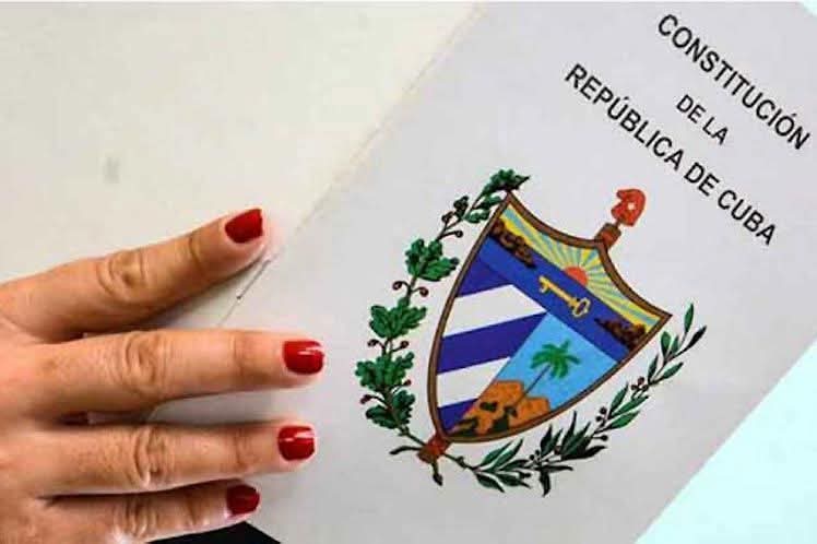 AdianisRoman's tweet photo. La libertad puede perderse, pero nunca el derecho a amar.  
El #CódigoDeLasFamilias reconoce a las parejas de hecho y protege sus vínculos, incluso tras los muros.  
Justicia con humanidad.

#SantiagoDeCuba  #DerechosHumanos
@LaCmkc
@issita_01 @CMKC_Deportes @OscarRuano77827 https://t.co/OtiqpCHSc1