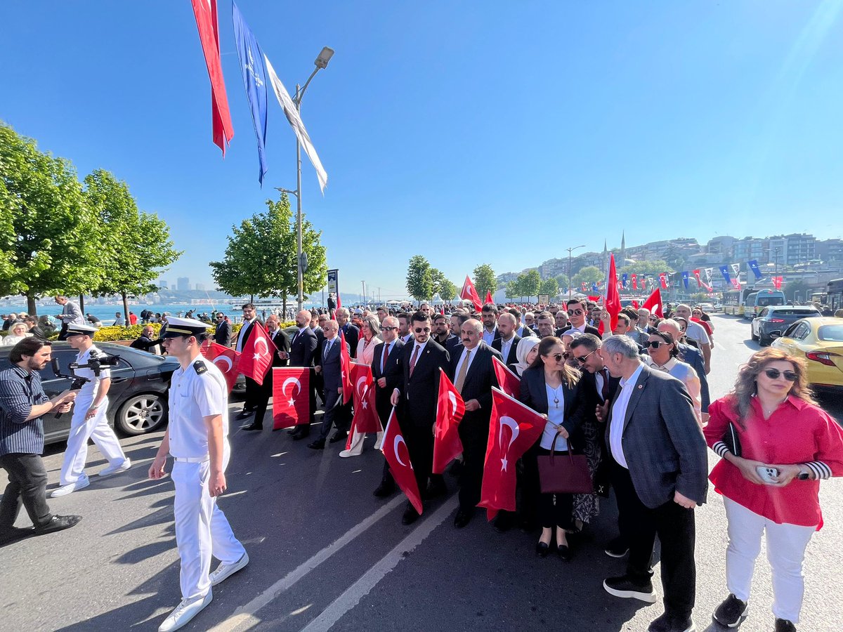 MustafaaGider's tweet photo. 19 Mayıs Atatürk’ü Anma, Gençlik ve Spor Bayramı çelenk sunma programına İlçe Protokolümüz ile birlikte katılım sağladık. 

19 Mayıs Atatürk’ü Anma, Gençlik ve Spor Bayramımız Kutlu Olsun. https://t.co/tjlUDAKr4O