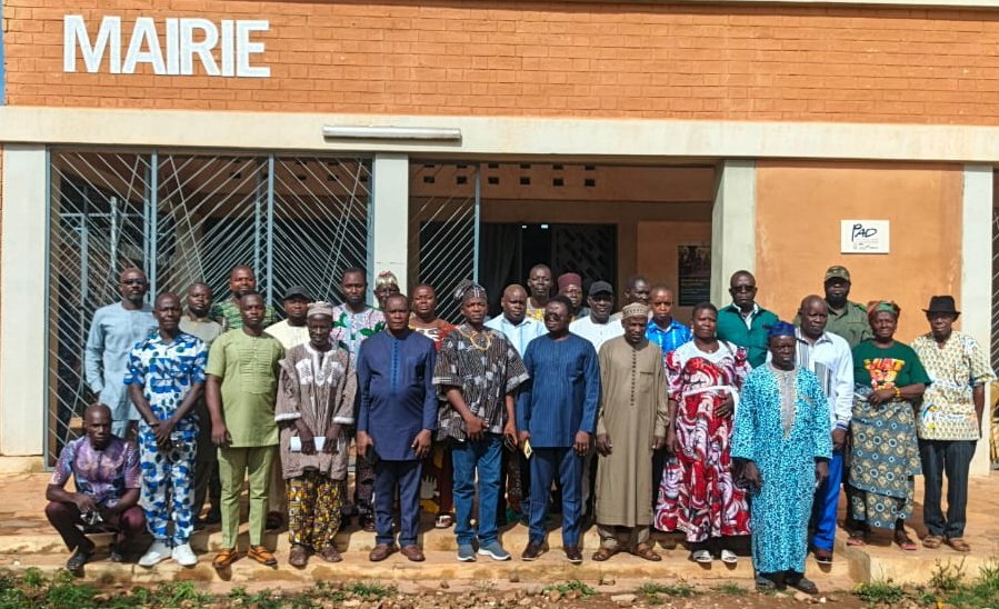MUHRF_TG's tweet photo. Du 04 au 11 mai 2026, des ateliers de validation des Plans Locaux d’Urbanisme (#PLU) se sont tenus dans les chefs-lieux de treize communes pilotes du Togo, dans le cadre du programme national d’aménagement urbain &amp; de sécurisation foncière.

➡️
https://t.co/R1e7QRGzZm

#Denyigban https://t.co/mEJPzgoXYC