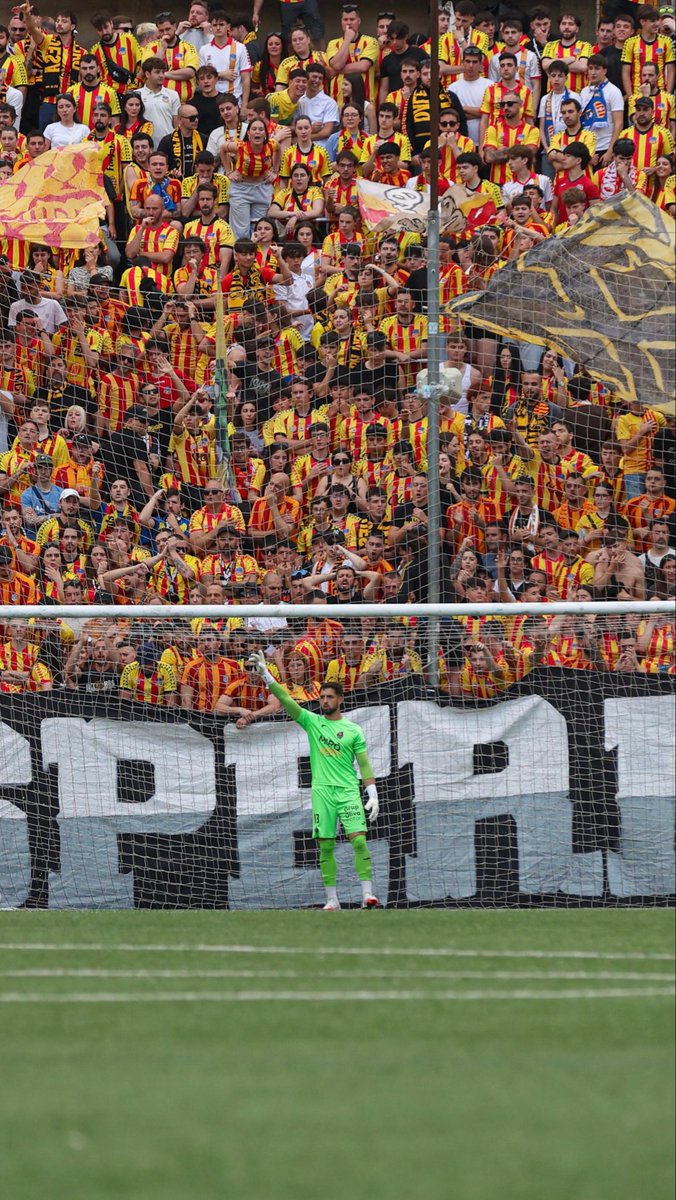 Dan1Parra's tweet photo. Quina sort formar part de tot aixo.
Nomes tinc paraules d’agraiment cap a tot el que envolta a aquest club, pero sobretot gracies a cada persona que forma aquest vestuari, es increible viure el dia a dia amb vosaltres.
Ha sigut dur, pero sense dubte que ens aixecarem. https://t.co/dzUx0x6KGd